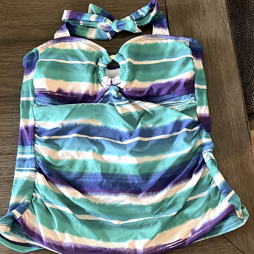 Apt 9 size 6 halter tankini top